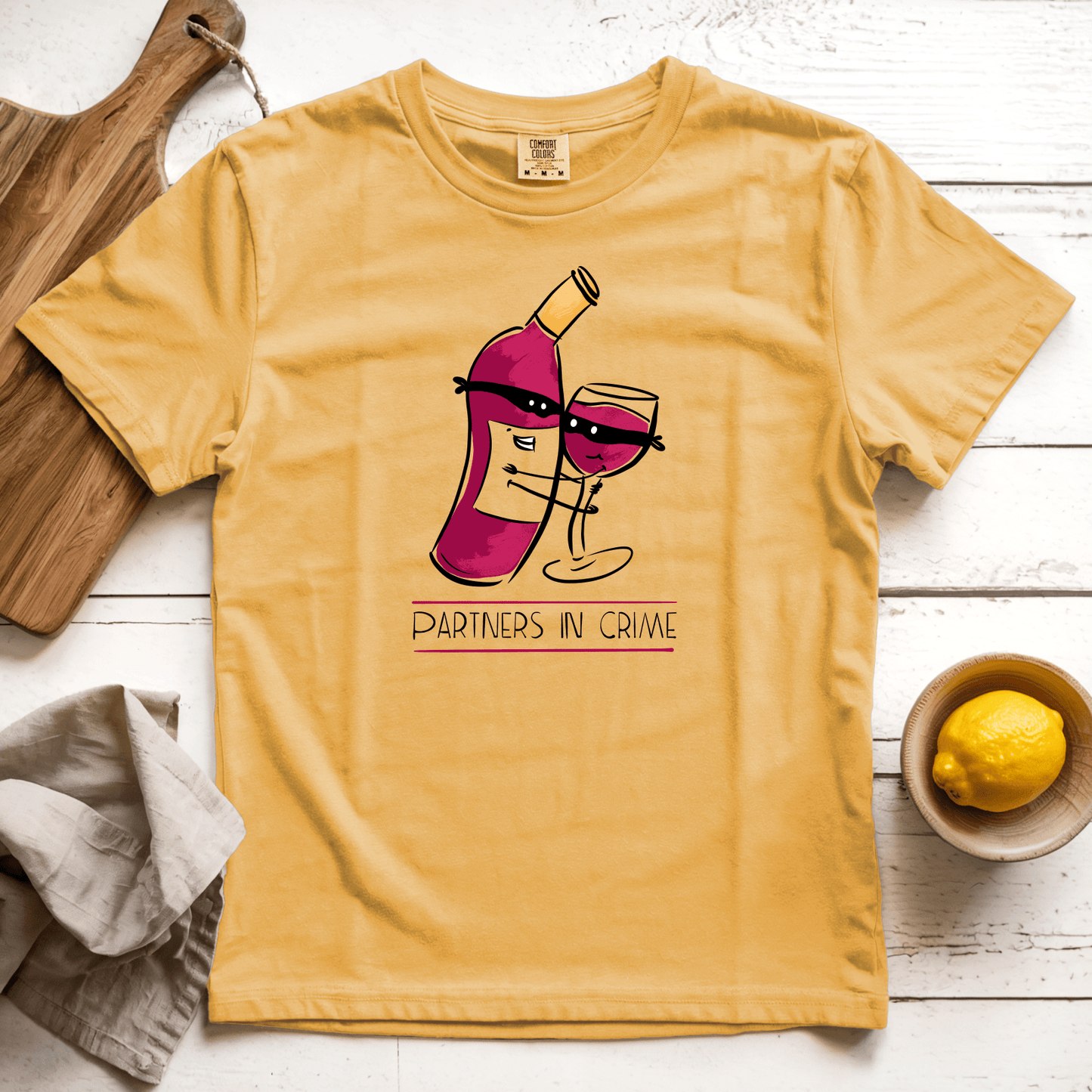 T-Shirt Mustard / S Partners in Wine: Micro Barbi